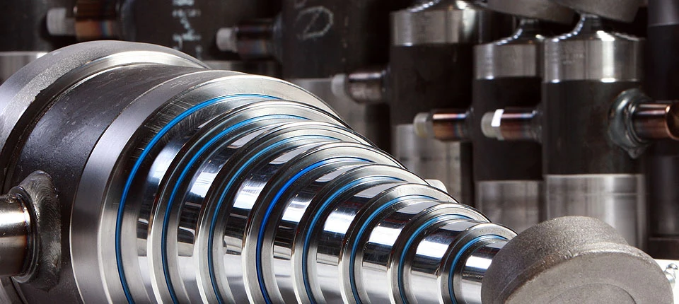 Ağır avadanlıqların təkmilləşdirilməsinə tələbat artdı və ikili fəaliyyət göstərən çoxpilləli silindrlər hidravlika sənayesinin inkişafı üçün yeni mühərrikə çevrildi.